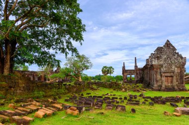 Vat Phou veya Wat Phu, Güney Laos 'un Champasak ilindeki UNESCO dünya mirası alanıdır. Wat Phou Hindu tapınağı Champasak Eyaleti, Güney Laos