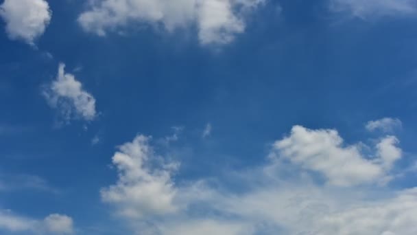 Zeitraffer Schöne Bewegung Weiße Wolken Auf Blauem Himmel Hintergrund Videomaterial — Stockvideo