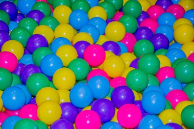 plastik renk topları.