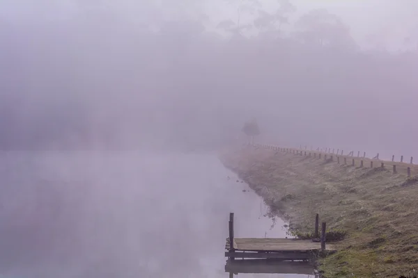 Mist on a lake. — Stock Photo, Image