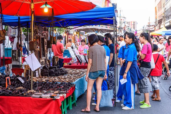 Wandelen straat markt. — Stockfoto