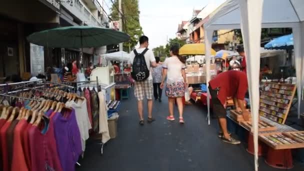 Mercato di strada a piedi . — Video Stock