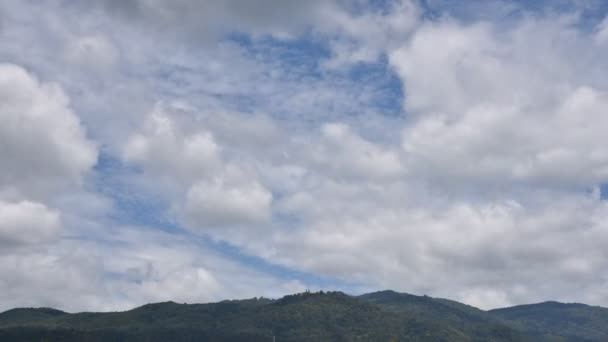 Nubes corriendo . — Vídeos de Stock