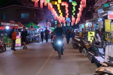 MAE HONG SON, THAILAND - 2 ARALIK 2025 PAI Waliking Sokak Seyahat Güzergahı Pai Bölgesi, Mae Hong Son Bölgesi, Tayland