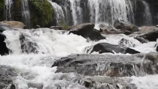 Mae ya водопад . — стоковое видео
