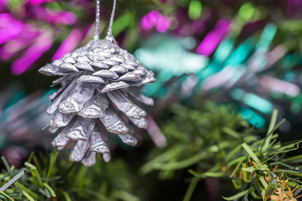 Çam koni süslemeleri.