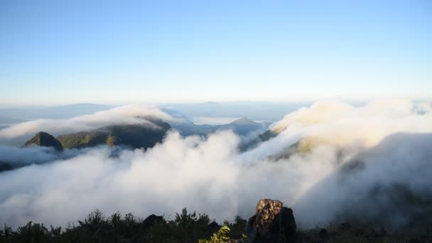 Clouds running over mountain. — Stock Video