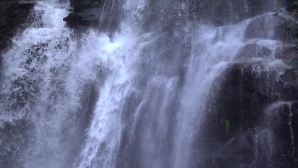 Cascata rallentatore . — Video Stock