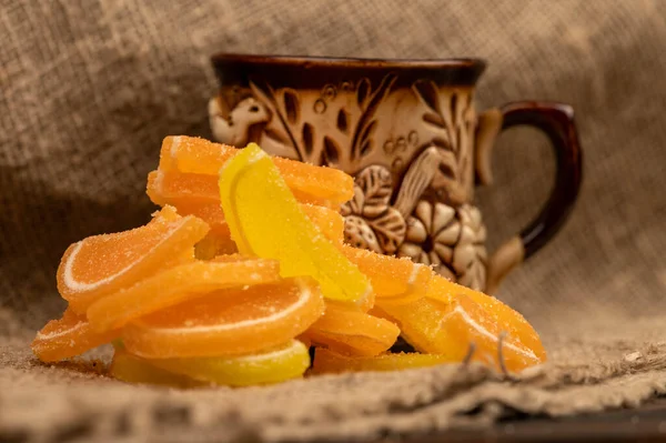 Multicolored Shaped Marmalade Lemon Slices Ceramic Tea Mug Close Selective — Stock Photo, Image