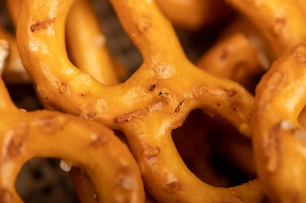 Knusprige Brotstrohhalme Mit Salz Nahaufnahme Selektiver Fokus Draufsicht — Stockfoto