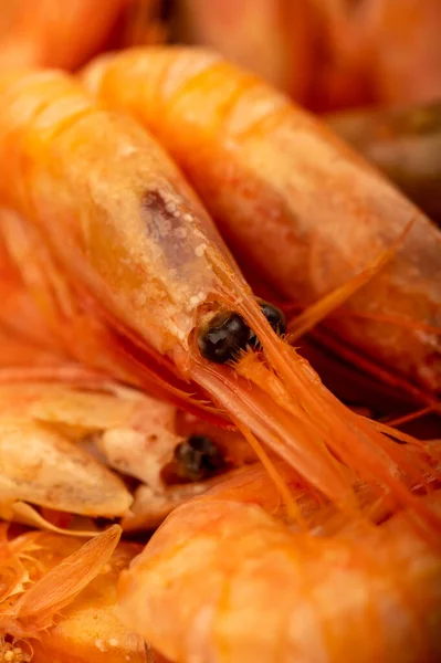 Atlantic Shrimp Cooked Allspice Bay Leaf Close Surface Texture — Stock Photo, Image