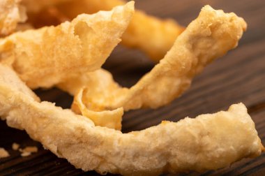 Tuzlu kızarmış ekmek çubukları, yakın çekim, seçici odaklanma.