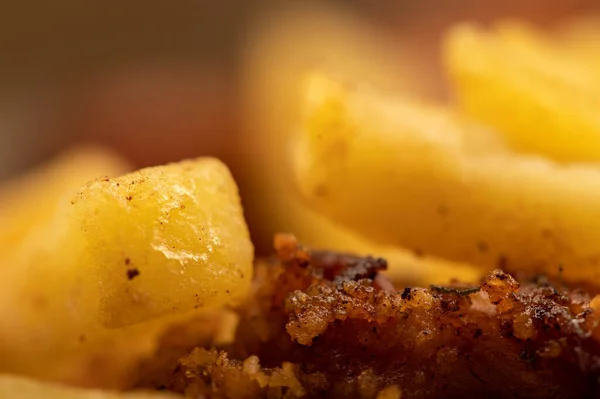 Alitas Pollo Frito Papas Fritas Plato Primer Plano Enfoque Selectivo — Foto de Stock