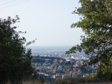 Barcelona yakınlarındaki Baix Llobregat bölgesindeki köylerin manzarası, Katalonya bölgesi, İspanya ve Avrupa Akdeniz bölgeleri