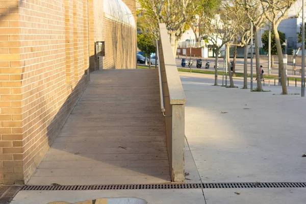 Rampa Accesso Edificio Comunale Disabili Persone Mobilità Ridotta — Foto Stock