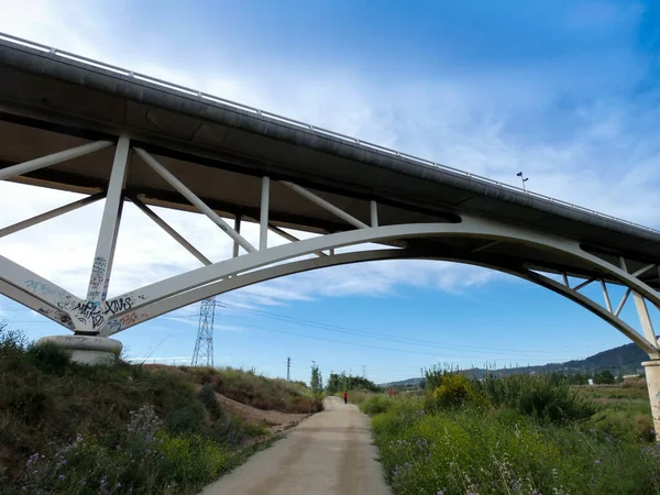 Híd Pilléreivel Egy Építőmérnöki Munka Amelynek Támogatnia Kell Autók Teherautók — Stock Fotó