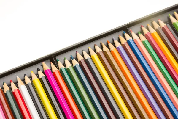 Różne Kolory Ołówków Gotowe Rysowania Różnorodna Gama Kolorów Pudełko Ołówkami — Zdjęcie stockowe