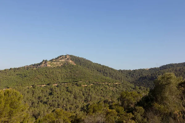 バルセロナ カタルーニャ州コルセローラの緑の山々のパノラマビュー 地中海性植生 — ストック写真