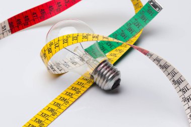 Terzi ve terzinin bant ölçüsü, esnek, sarı, insan vücudunun bazı kısımlarını ölçmek için..