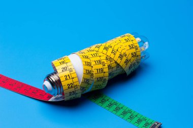 Terzi ve terzinin bant ölçüsü, esnek, sarı, insan vücudunun bazı kısımlarını ölçmek için..