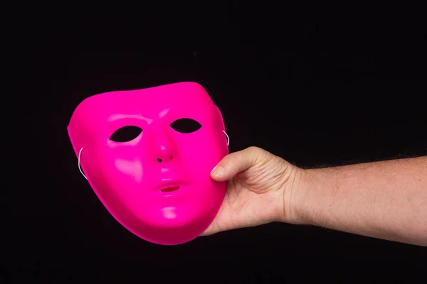 Fuchsiová Maska Ruce Dospělé Osoby Černém Pozadí Divadelní Maska Maska — Stock fotografie