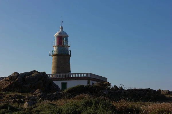 Latarnia Morska Corrubedo Atlantyku Galicja Hiszpania Latarnia Morska Szczycie Skały — Zdjęcie stockowe