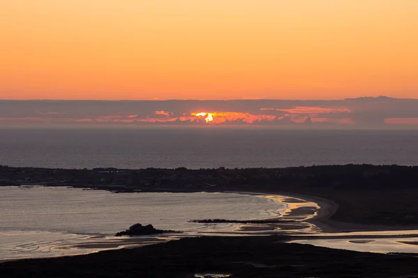 大西洋上空日落时的红色和橙色 夕阳西下 — 图库照片