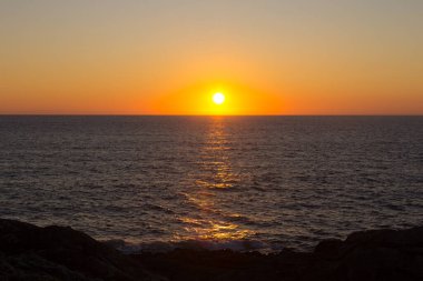 Atlantik Okyanusu 'nda gün batımı. Galiçya açıklarında, İber Yarımadası' nın batısında., 