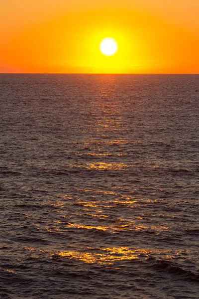 Colores Rojizos Naranjas Atardecer Sobre Océano Atlántico Puesta Sol Sobre — Foto de Stock