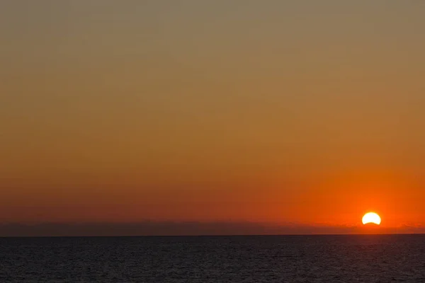 Ηλιοβασίλεμα Στον Ατλαντικό Ωκεανό Στα Ανοικτά Των Ακτών Της Γαλικίας — Φωτογραφία Αρχείου