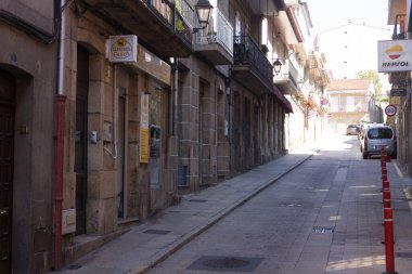 Redondela, Portekiz yolunu Santiago de Compostela 'ya çeviren hacıların köyü. Şehrin merkezindeki altyapılar..