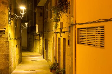 Redondela, Portekiz yolunu Santiago de Compostela 'ya çeviren hacıların köyü. Şehrin merkezindeki altyapılar..