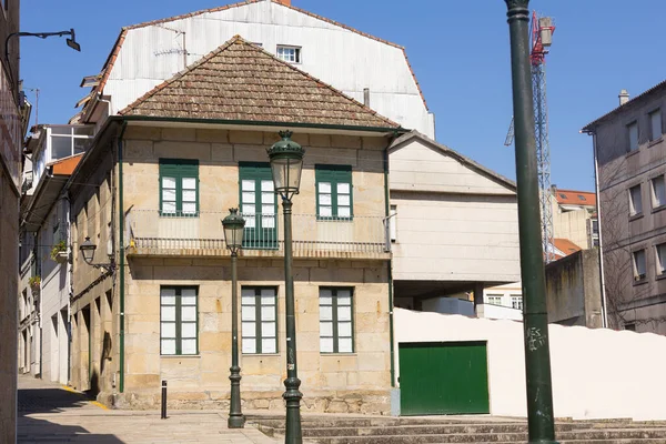 Redondela 到达圣地亚哥 德孔波斯特拉的葡萄牙朝圣者的过境村 城市中心的基础设施 — 图库照片