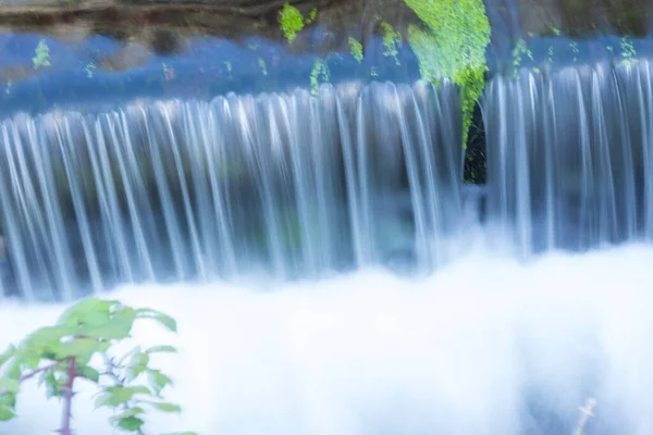 Piccole Cascate Cascate Natura Schiuma Generata Dalla Cascata Acqua Movimento — Foto Stock