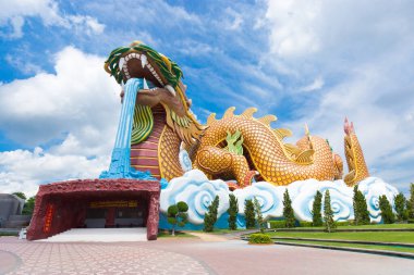 Göksel Ejder Köyü. Büyük Kraliyet Ejder Müzesi. Suphanburi, Tayland 'ın simgesi.
