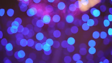 Karanlıkta parlayan ışığın Bokeh 'i. Kutlama için parlak, parlak, lüks fener ışığı..