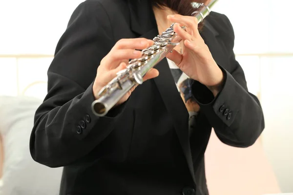 Flötenspieler Mit Klassischem Instrument Der Lieder Spielt Instruktor Übt Bronze — Stockfoto