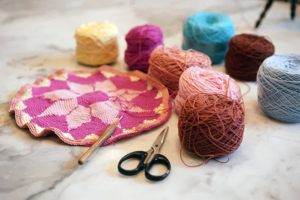 Crochet Thread Group Many Colors Studio Handicraft School Background Needles — Stock Photo, Image