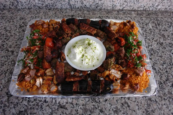 Dönerkoch Und Zutaten Arabische Küche Umrahmt Nahöstliche Lebensmittel — Stockfoto
