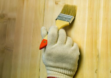 Erkek inşaat işçisi fırça ve maske. Portre.