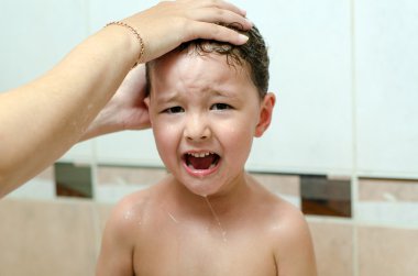 Çocuk çamaşır saç şampuanı ile