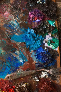 Sanat boyaları, palet, fırçalar kalem