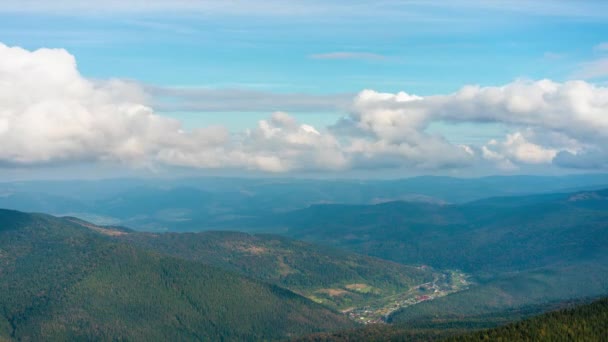 Dağ tepesi manzarası Sonbahar zaman aşımı — Stok video