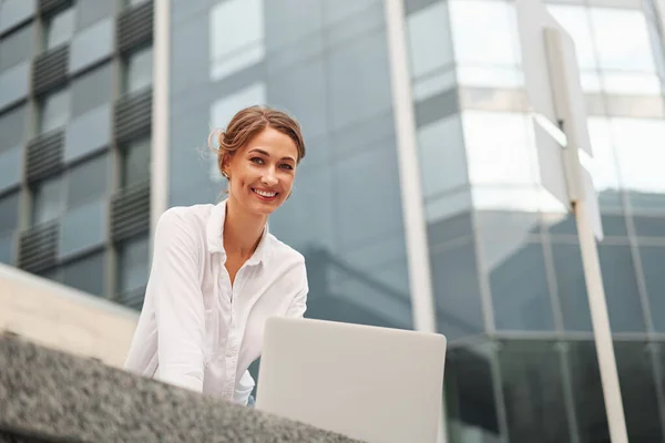 Mujer Negocios Exitosa Mujer Negocios Persona Aire Libre Edificio Corporativo — Foto de Stock