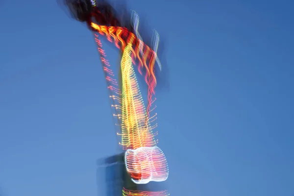 Parque Atracciones Efecto Borroso Fondo Iluminado Abstracto Spinning Carrusel Carnaval — Foto de Stock