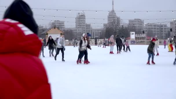 Ukraine Kharkov 05 January 2021 People skating public ice rink in central park — Stock Video