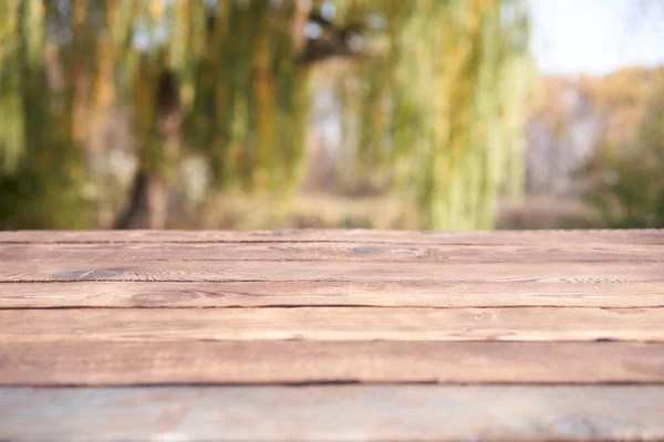 Tomma Trä Bord Natur Bokeh Bakgrund Med Ett Land Utomhus — Stockfoto