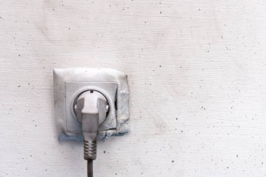 Elektrik kısa devre elektrik kesintisi elektrik kablosunun yanmasıyla sonuçlandı