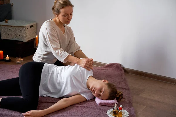 Relax Enjoy Spa Salon Getting Thai Massage Professional Masseur Woman — Stock Photo, Image