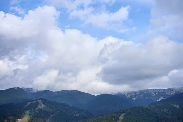 Bergslandskap Med Moln Himmel Karpaterna Ukraina Vacker Utsikt Över Landskapet — Stockfoto